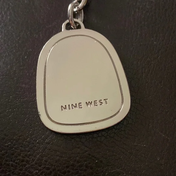 Nine West charm for bag or Keychain silver tone metal 3,5” in good condition - Picture 3 of 6